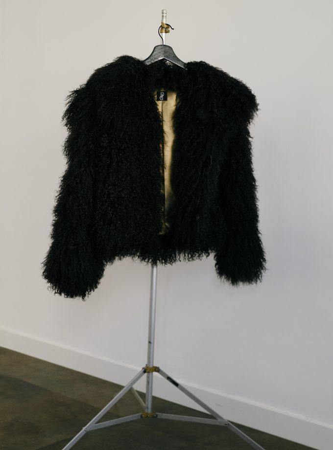 Fur coat with collar